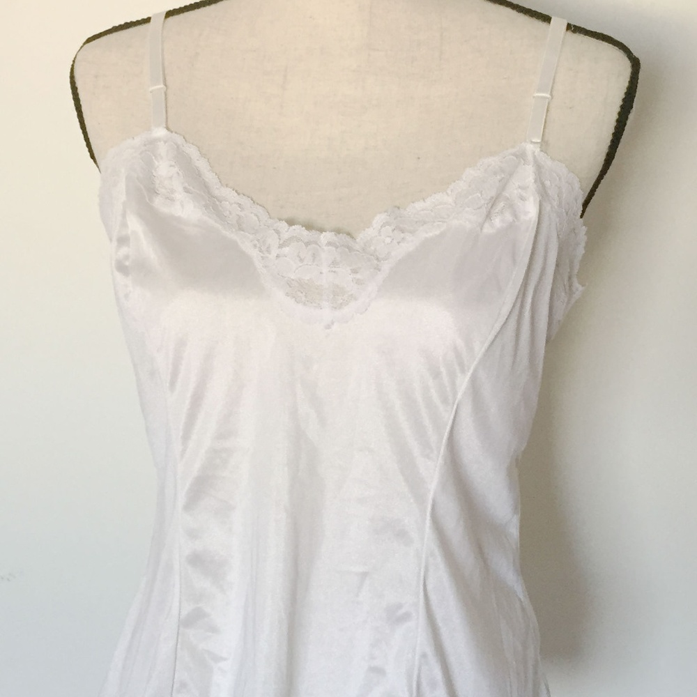 *VINTAGE* Flawless lacey cami slip